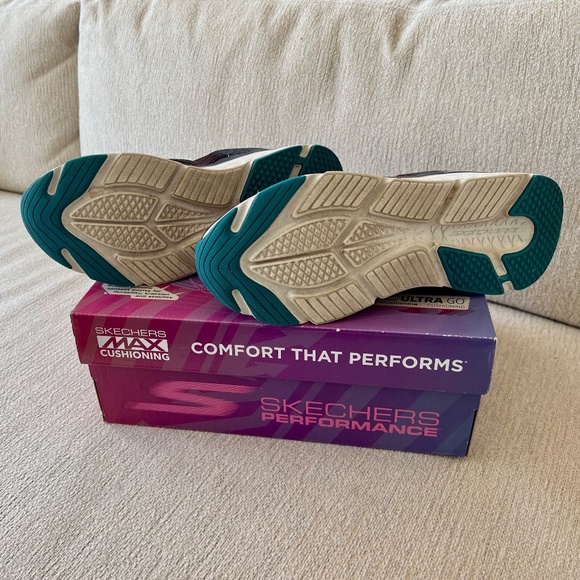 Skechers Max Cushioning Sneakers Size 10 - Picture 4 of 11